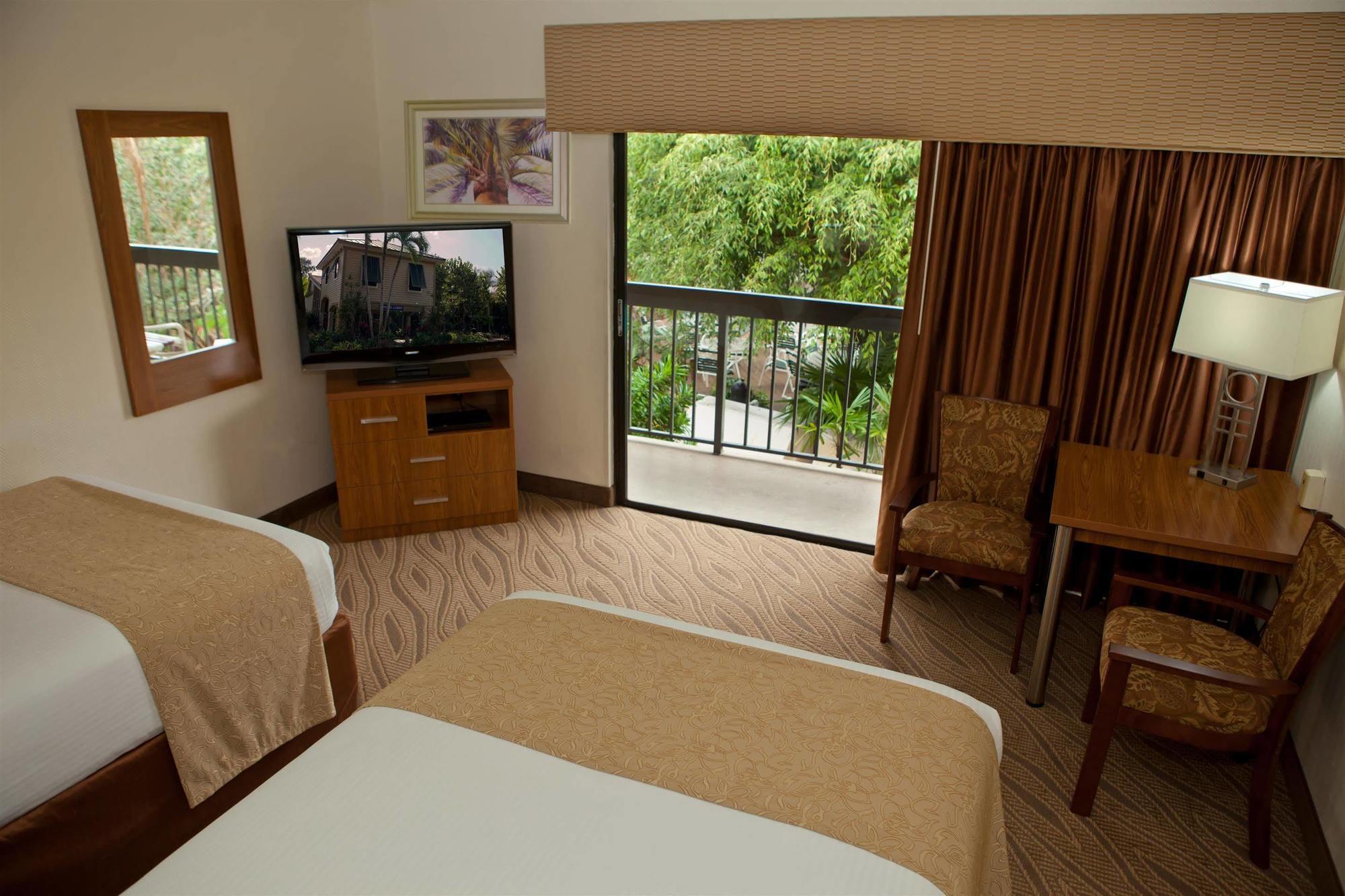 Western & 3* North Naples